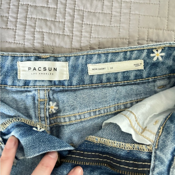 SOLD ON DEPOP*** Daisy Jean Shorts - Picture 3 of 3